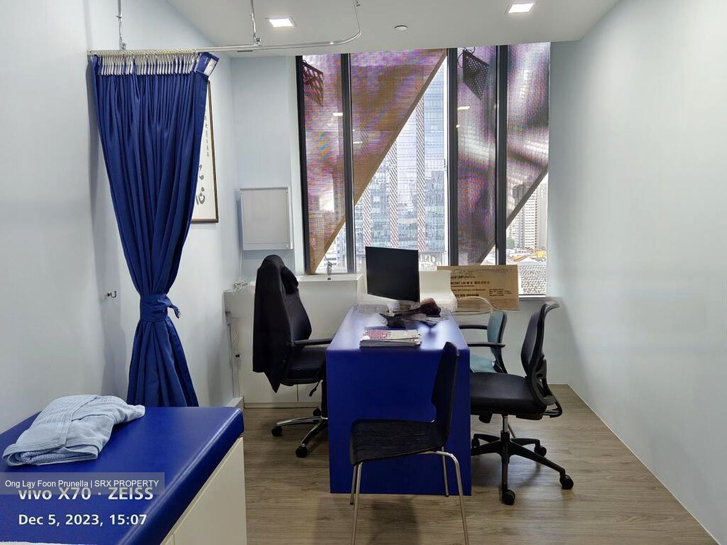 Connexion (D8), Retail #455602851